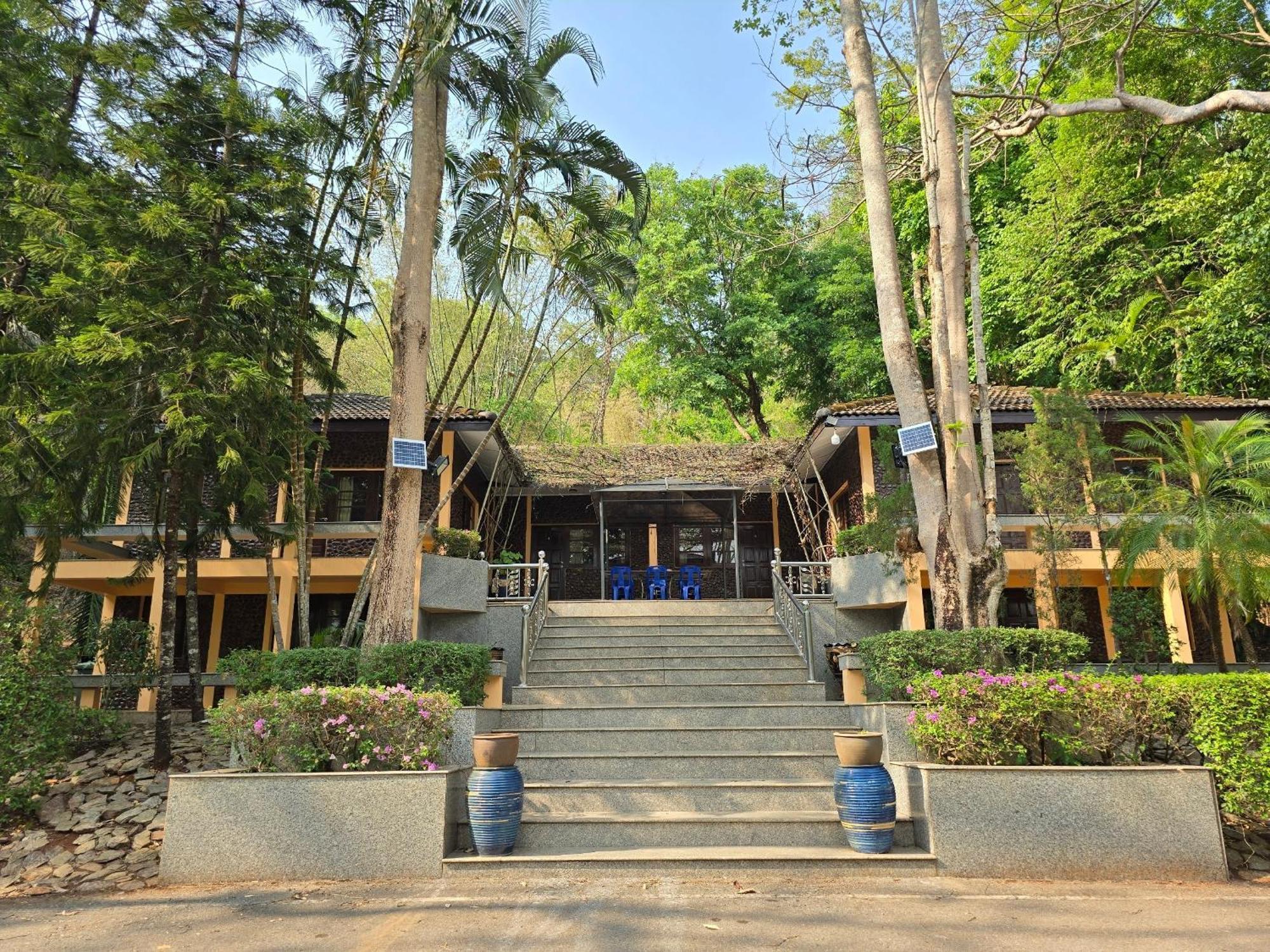 Puprai Tarnnarm Resort Thong Pha Phum Exterior photo