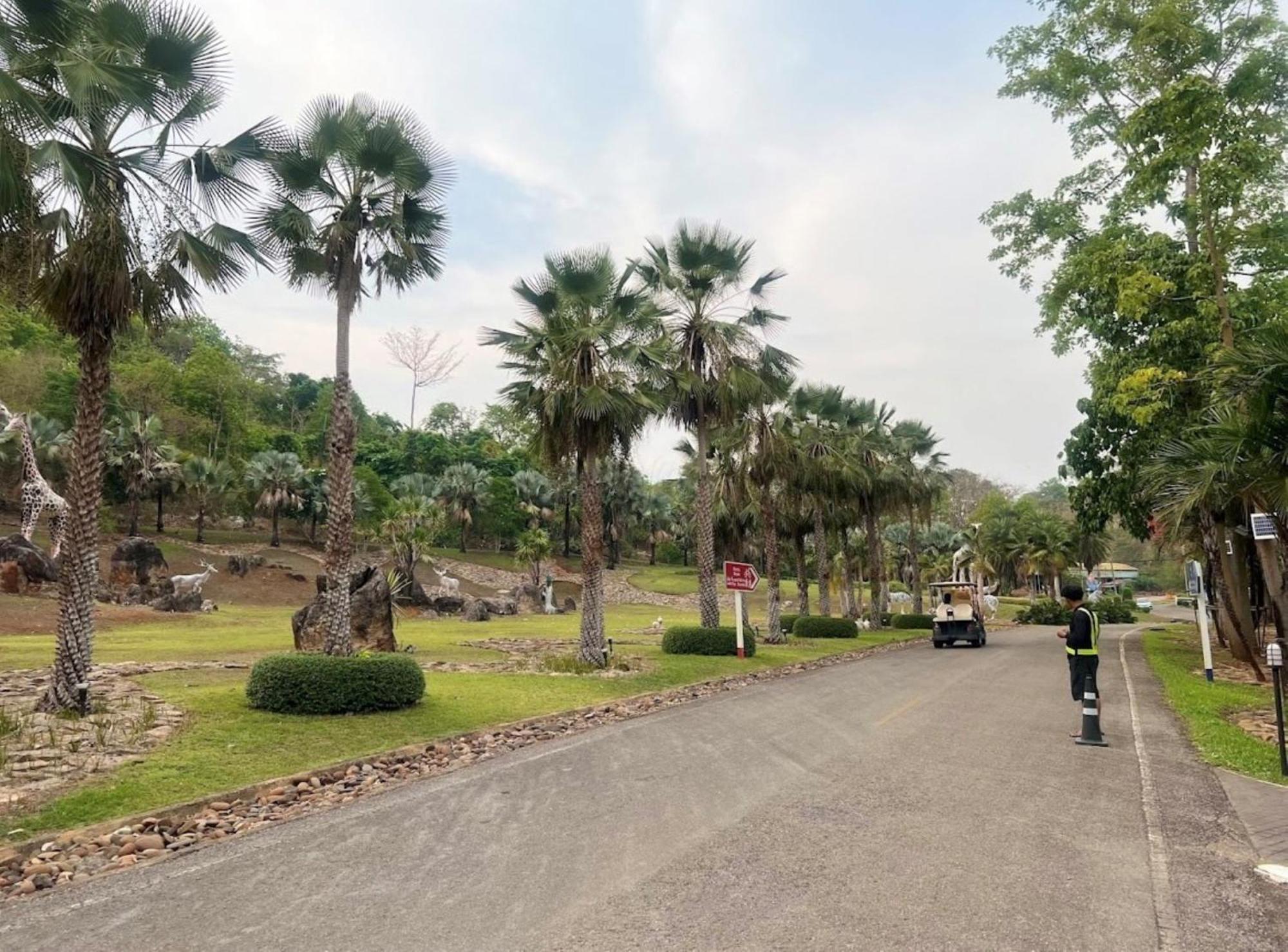 Puprai Tarnnarm Resort Thong Pha Phum Exterior photo