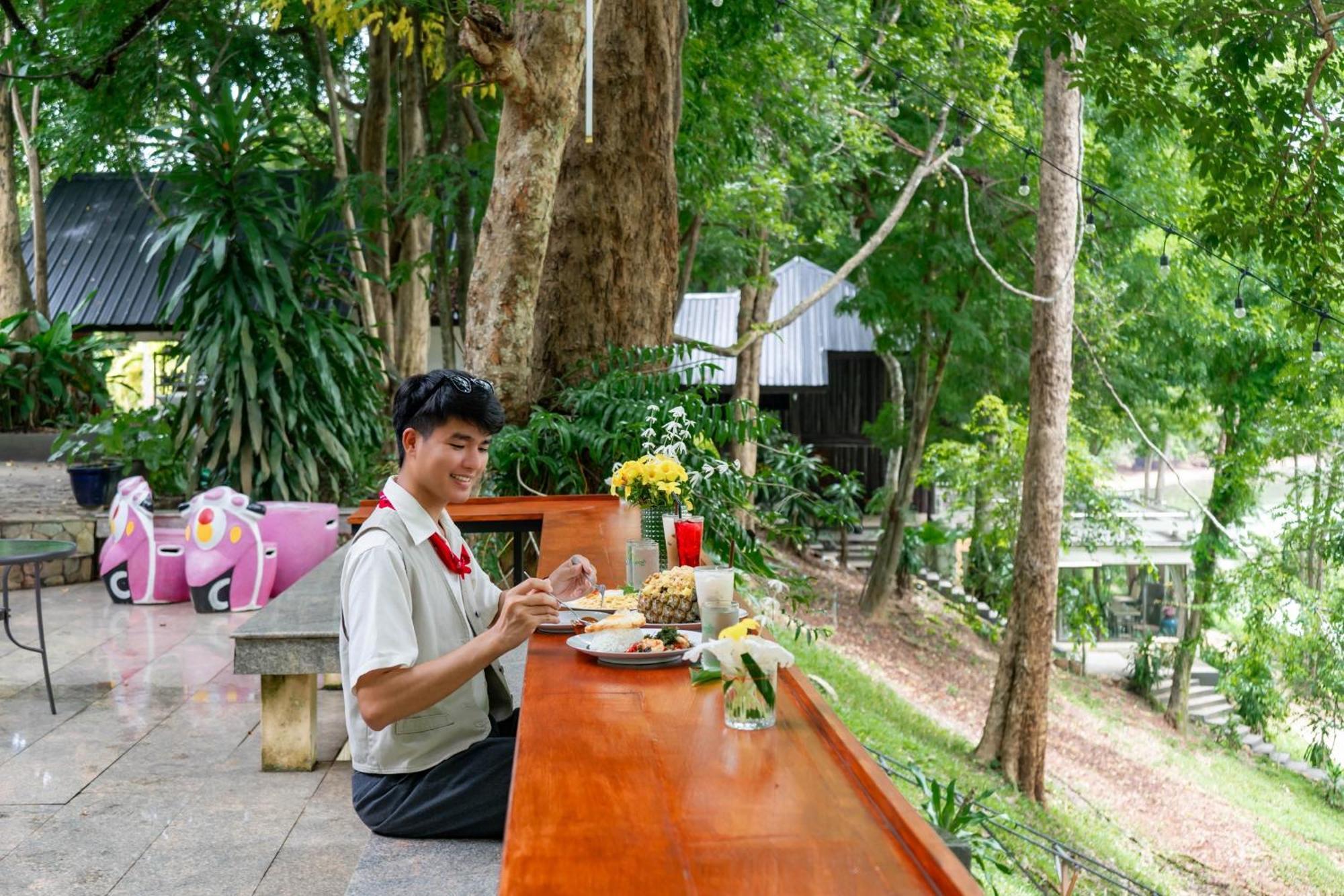 Puprai Tarnnarm Resort Thong Pha Phum Exterior photo