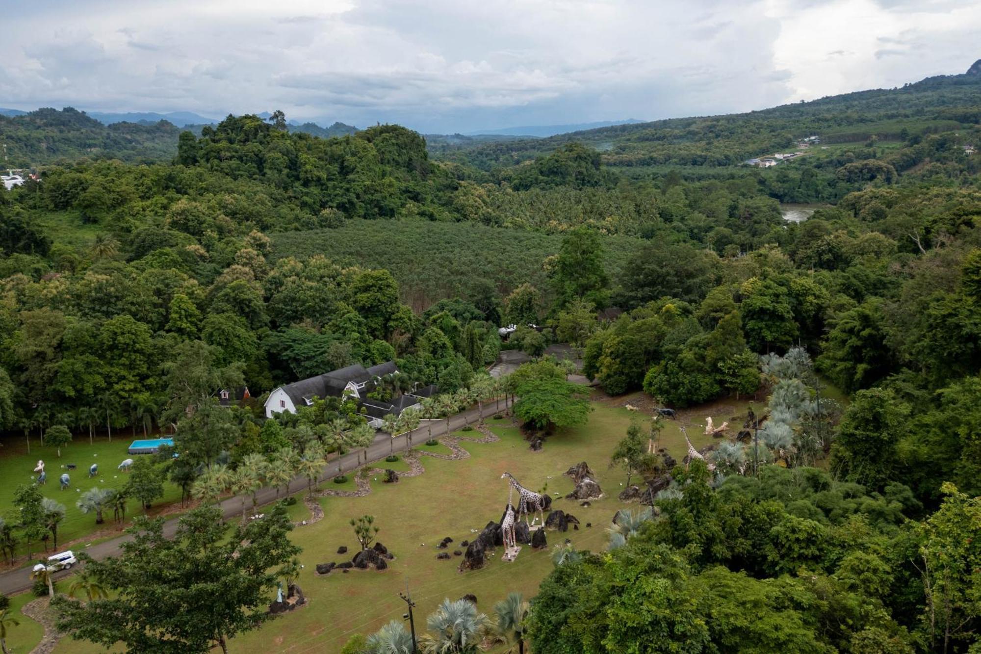 Puprai Tarnnarm Resort Thong Pha Phum Exterior photo